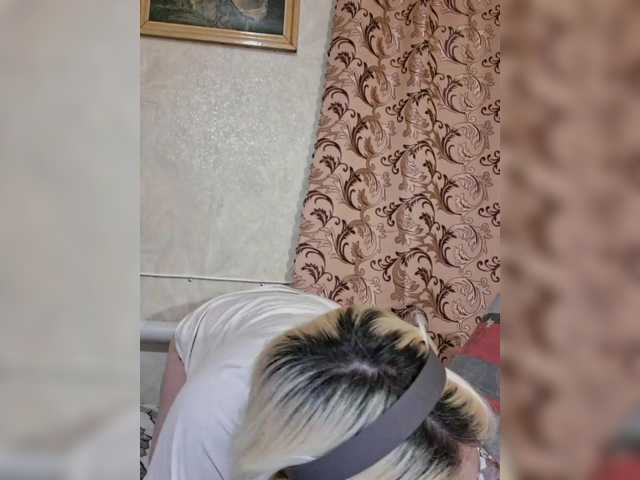 Vika211's BongaCams show and profile