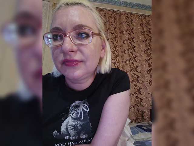 Vika211's BongaCams show and profile