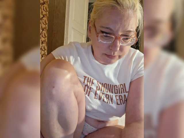 Vika211's BongaCams show and profile