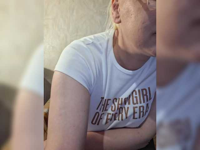 Vika211's BongaCams show and profile