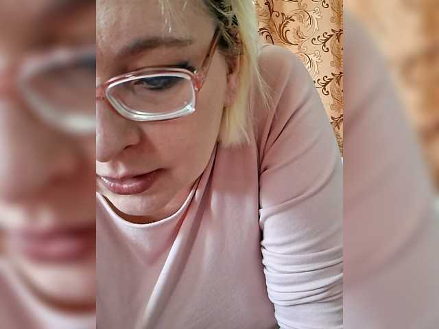 Vika211's BongaCams show and profile