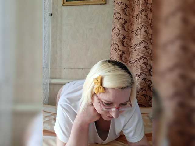 Vika211's BongaCams show and profile