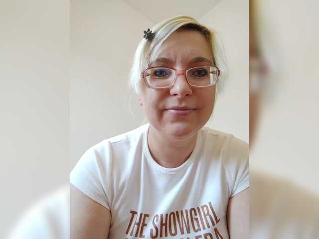 Vika211's BongaCams show and profile