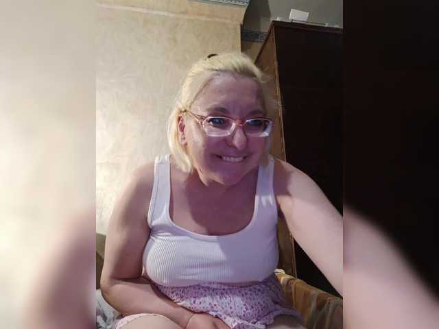 Vika211's BongaCams show and profile