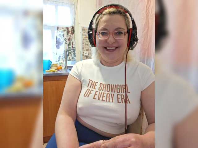 Vika211's BongaCams show and profile