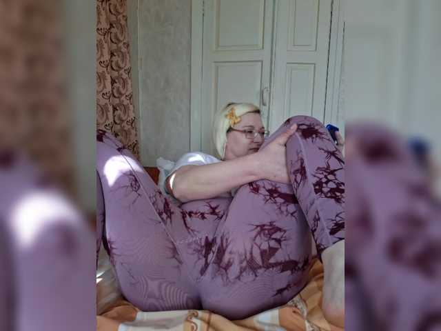 Vika211's BongaCams show and profile