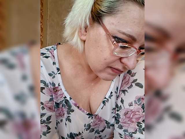 Vika211's BongaCams show and profile