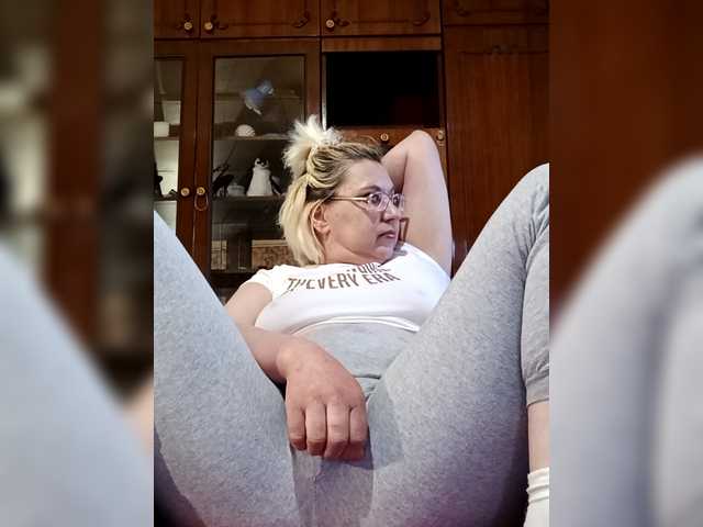 Vika211 live cam profile