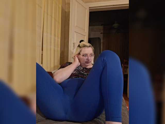 Vika211's BongaCams show and profile