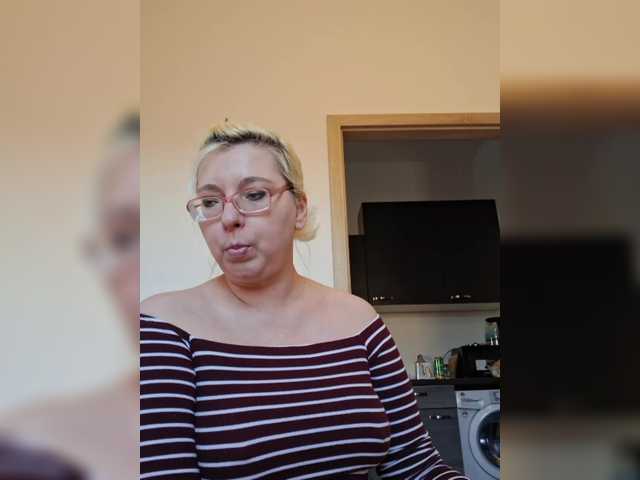 Vika211's BongaCams show and profile