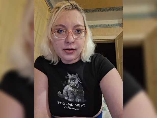 Vika211's BongaCams show and profile