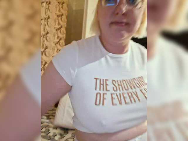 Vika211's BongaCams show and profile