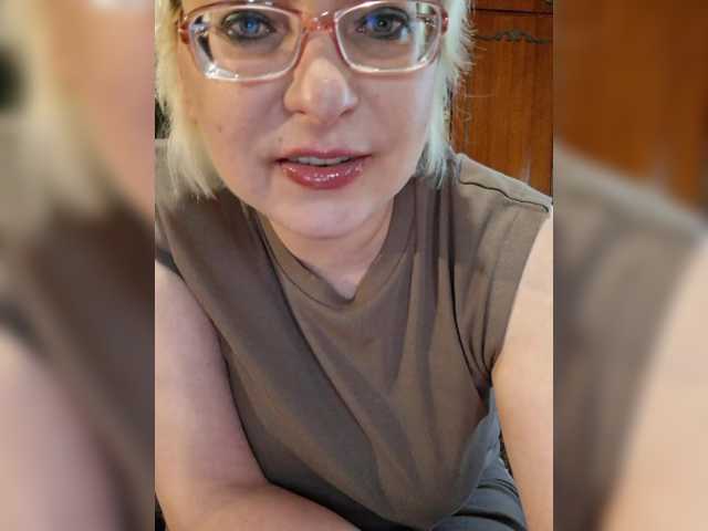 Vika211 live cam profile