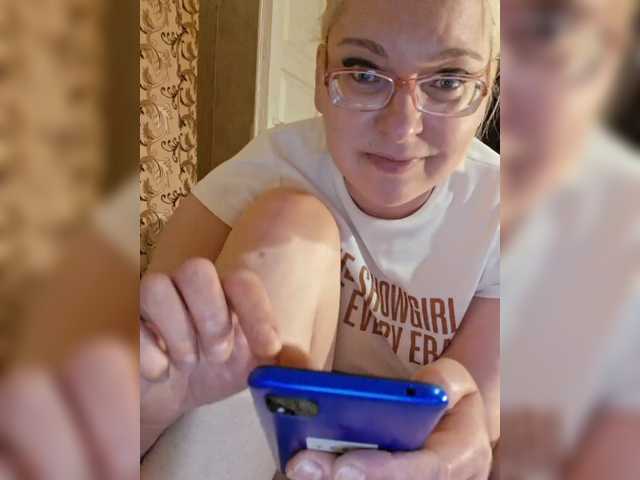 Vika211's BongaCams show and profile