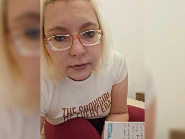 Vika211's BongaCams show and profile