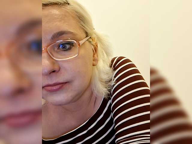 Vika211's BongaCams show and profile