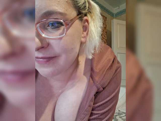 Vika211's BongaCams show and profile