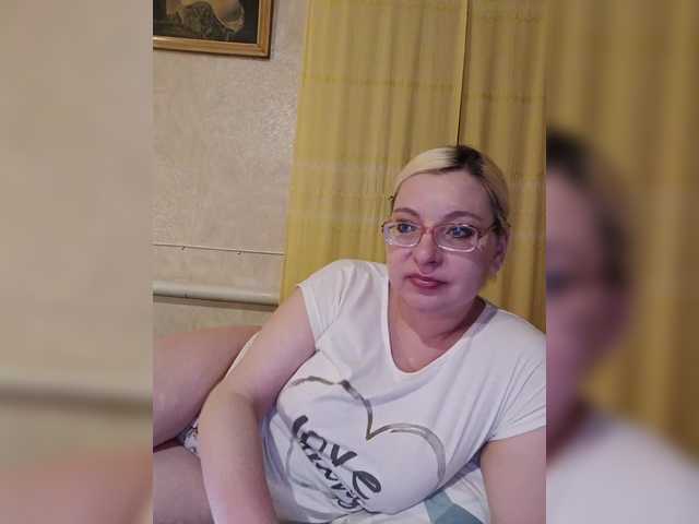 Vika211's BongaCams show and profile