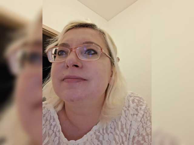 Vika211's BongaCams show and profile