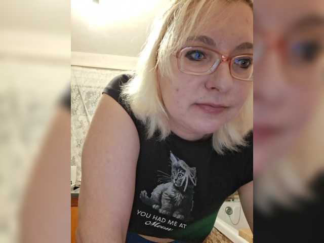 Vika211's BongaCams show and profile
