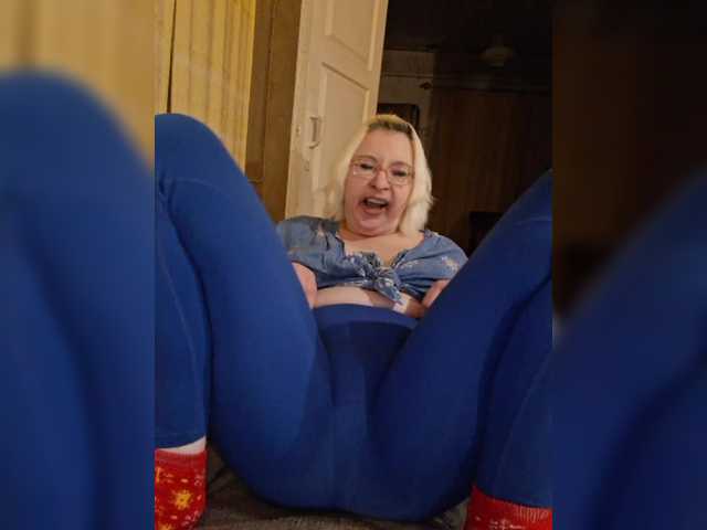 Vika211's BongaCams show and profile