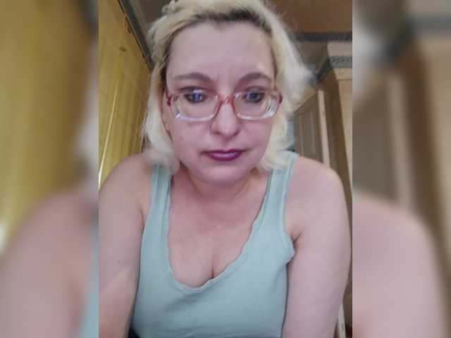 Vika211 — You tip me, I'll give you a show.!!! My panties are flying off from the vibration, haa. PV 40 tk.