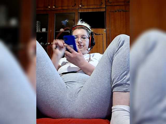 Vika211 live cam profile