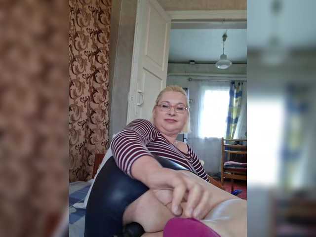 Vika211's BongaCams show and profile