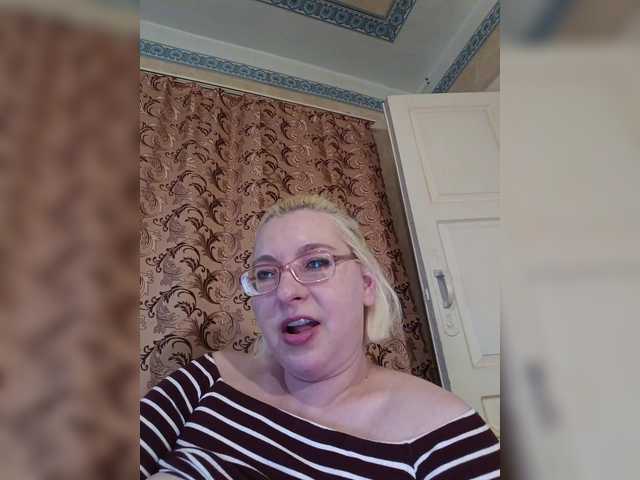 Vika211's BongaCams show and profile