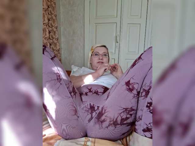 Vika211's BongaCams show and profile