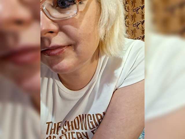 Vika211's BongaCams show and profile