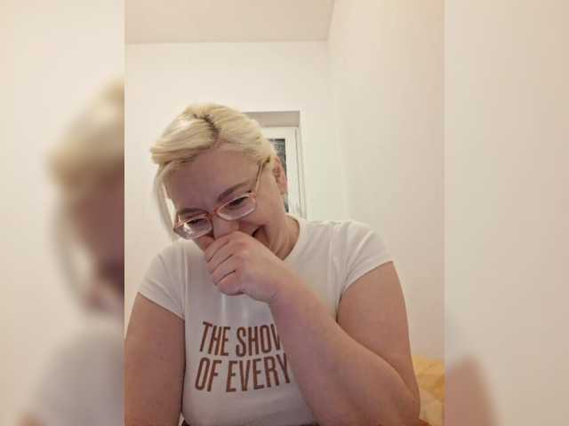 Vika211's BongaCams show and profile