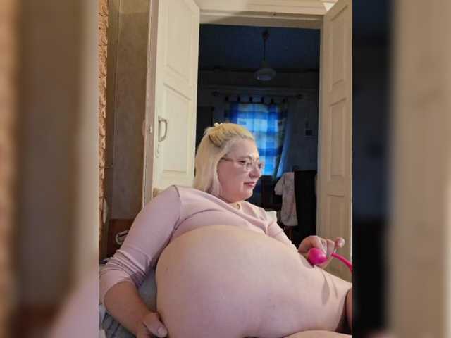 Vika211's BongaCams show and profile