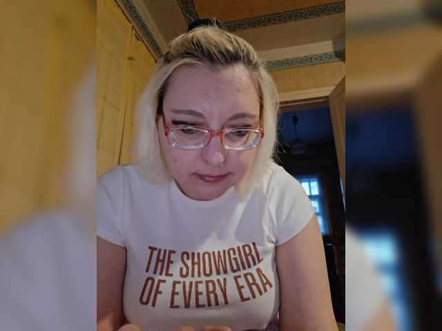 Vika211's BongaCams show and profile