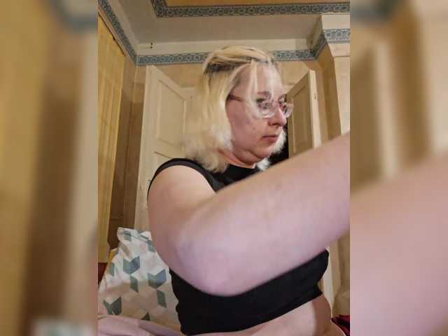 Vika211's BongaCams show and profile