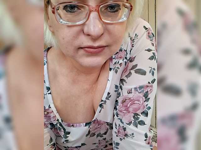 Vika211's BongaCams show and profile