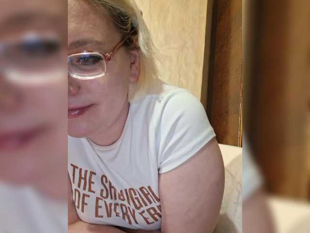 Vika211's BongaCams show and profile