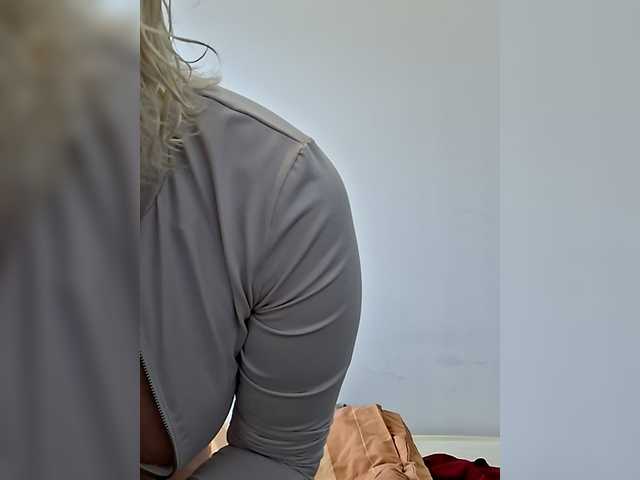 Vika211's BongaCams show and profile