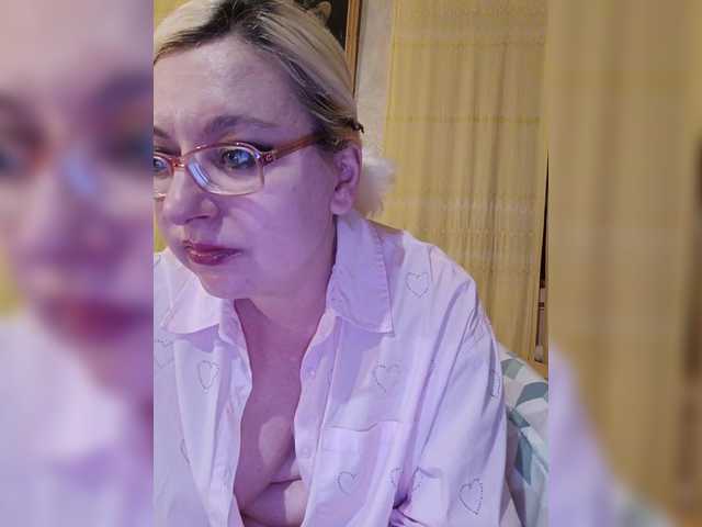 Vika211's BongaCams show and profile