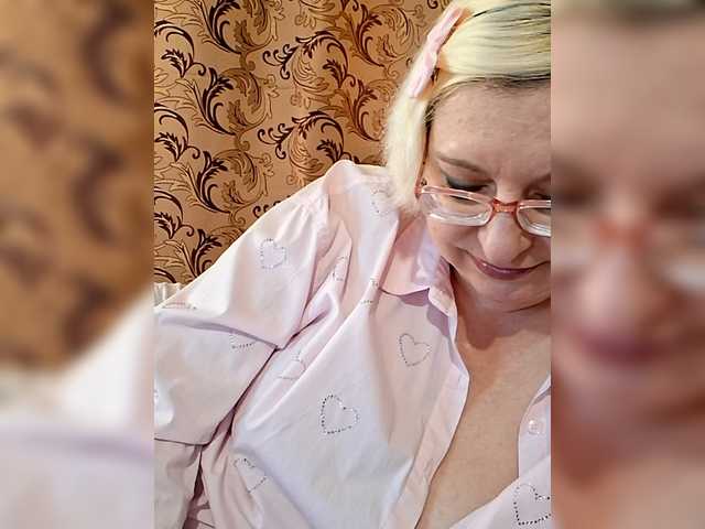 Vika211's BongaCams show and profile