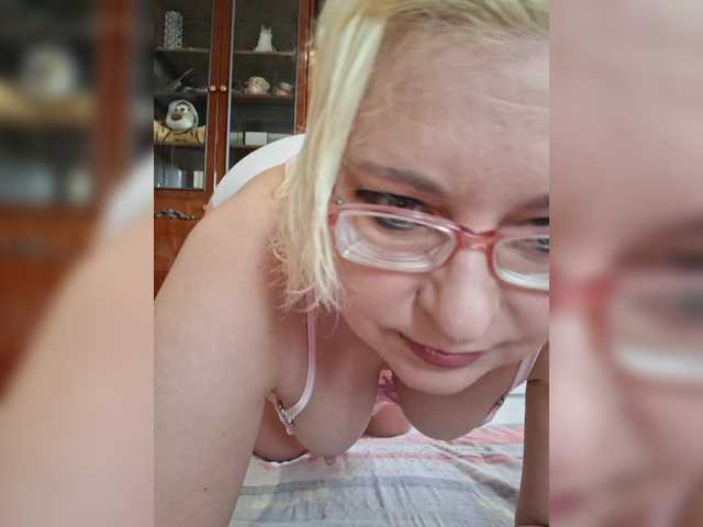 Vika211's BongaCams show and profile