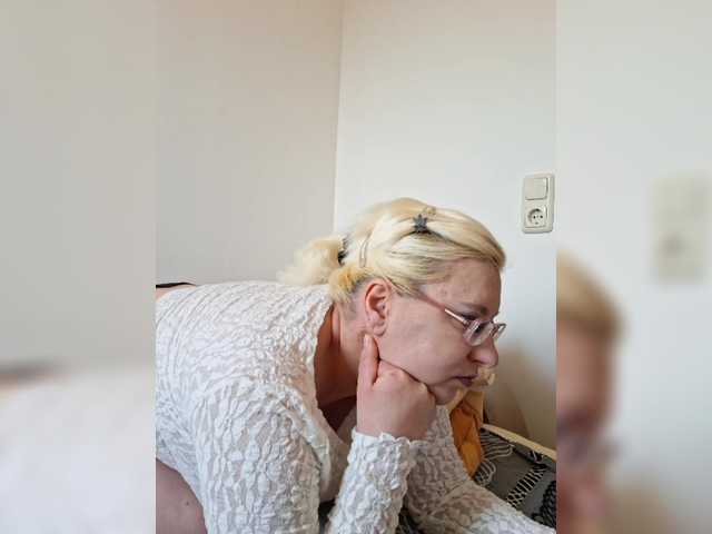 Vika211's BongaCams show and profile