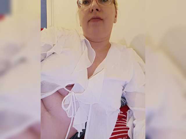 Vika211's BongaCams show and profile