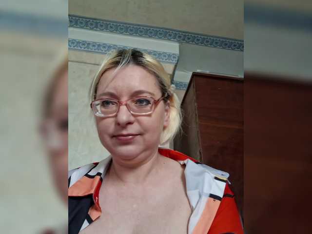 Vika211's BongaCams show and profile