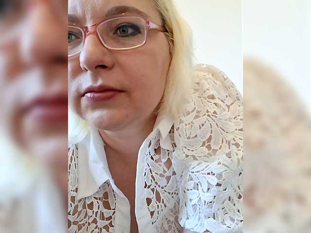 Vika211's BongaCams show and profile