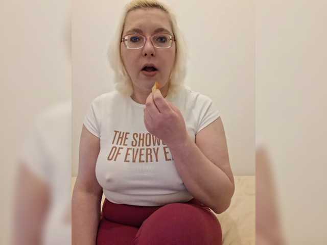 Vika211's BongaCams show and profile