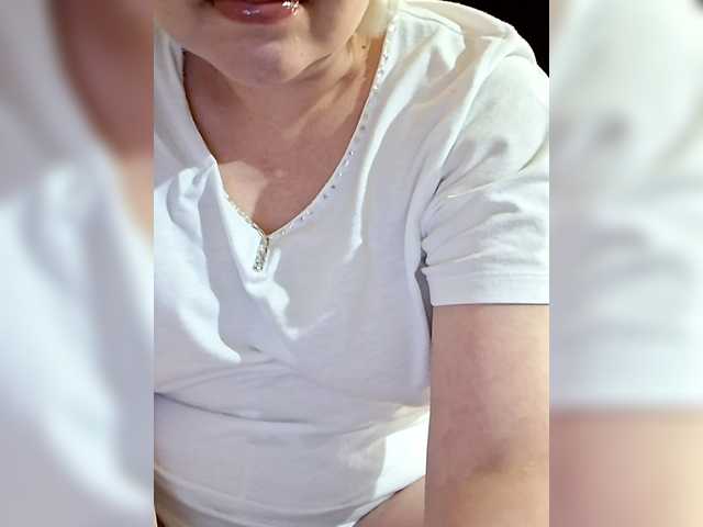 Vika211's BongaCams show and profile