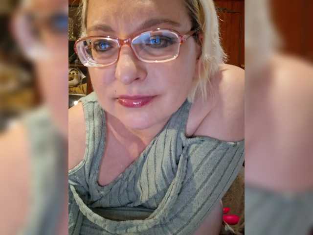 Vika211's BongaCams show and profile