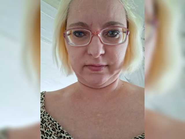 Vika211's BongaCams show and profile