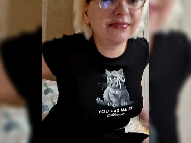 Vika211's BongaCams show and profile